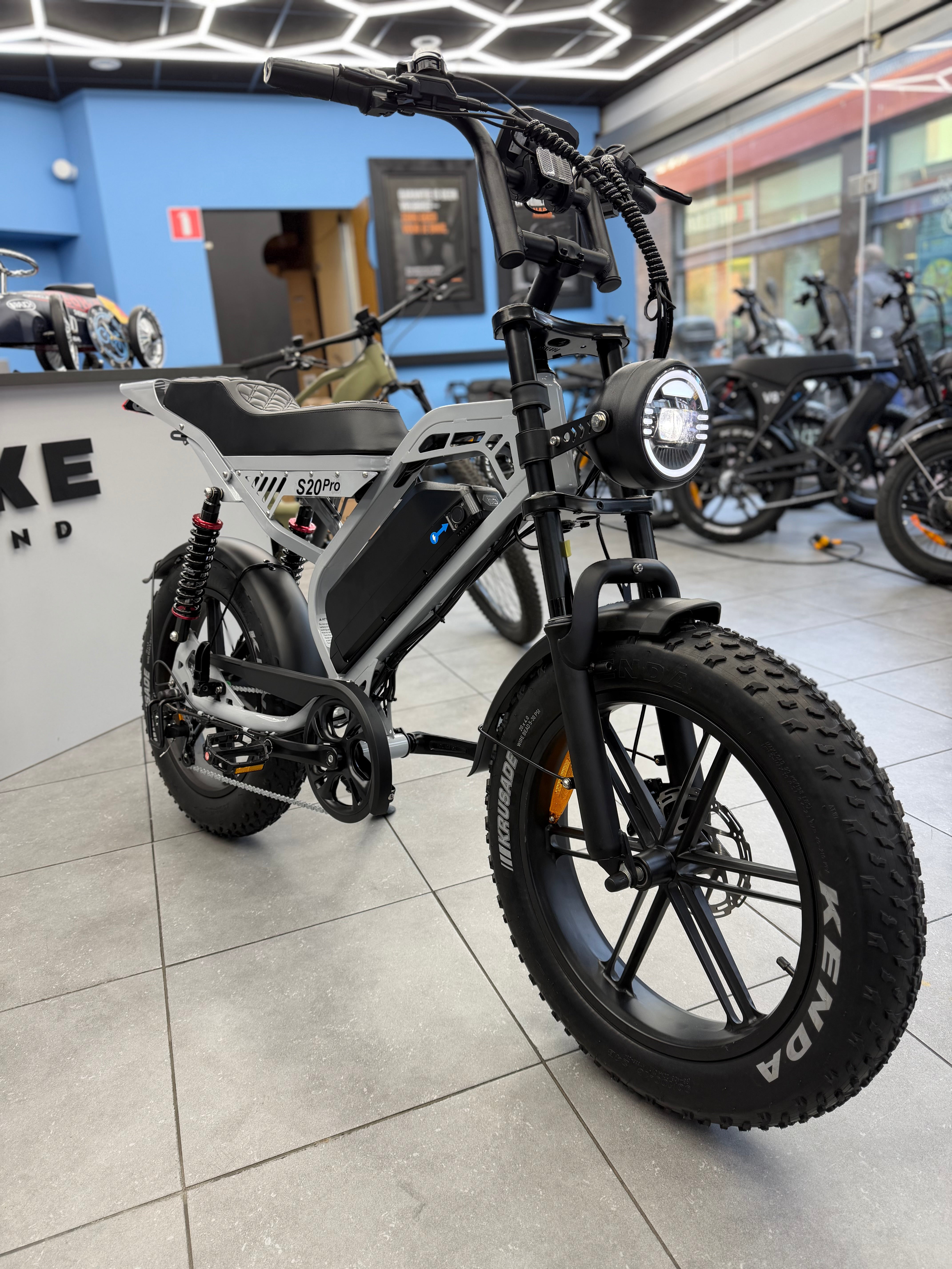 Qmwheel S20 pro all black model 2025